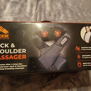 NECK &SHOLDER MASSAGER NEW IN BOX
